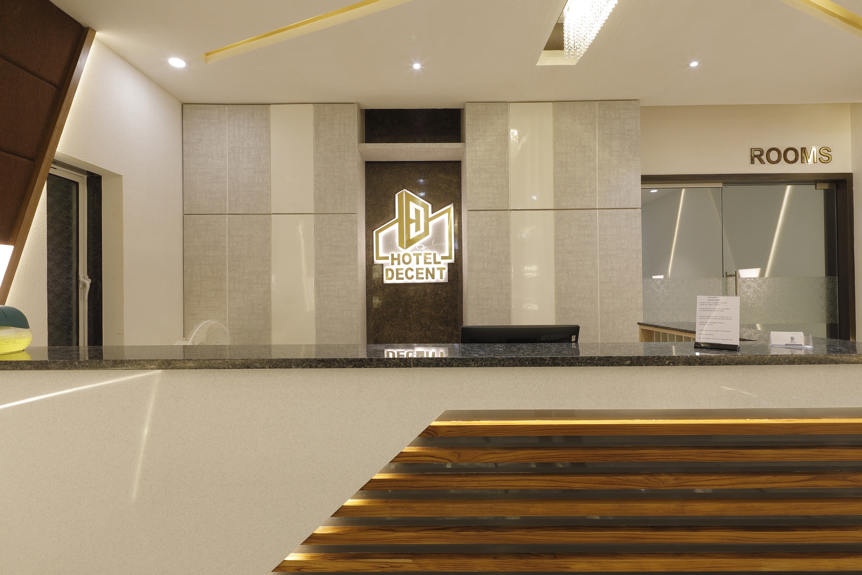 HOTEL DECENT - Tap to explore photos