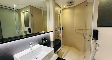 Crowne Plaza Manama (Bahrain) Room Type - Standard Room