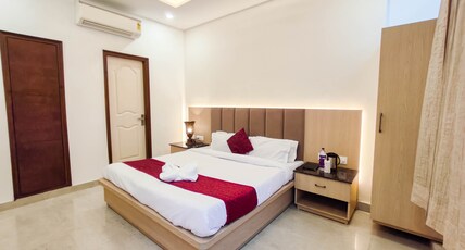 Hotel Namaskar Near Golden Temple Room Type - Deluxe King Room Hotel Namaskar Near Golden Temple Room Type - Deluxe King Room