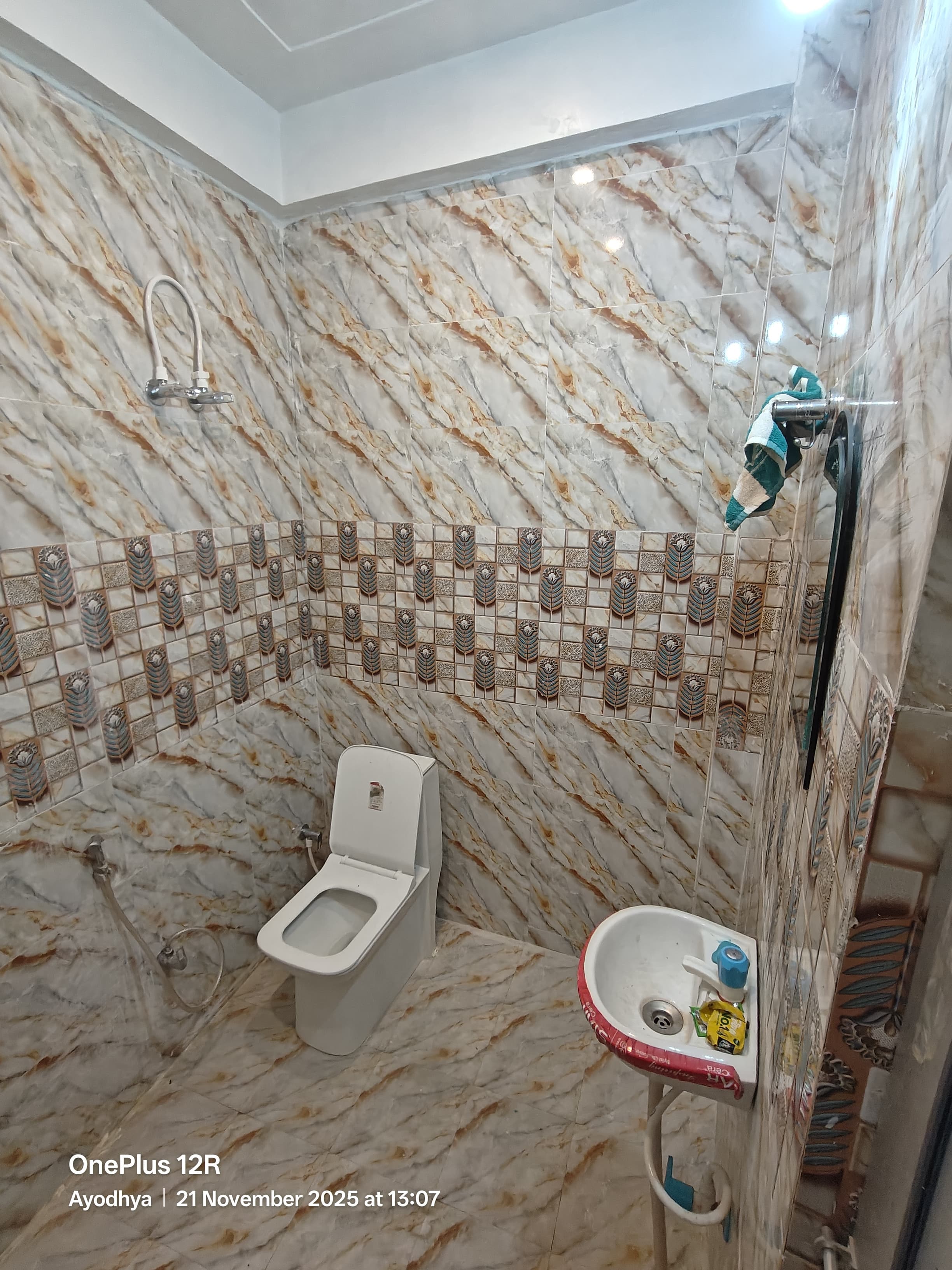 Karuna Nidhan Home Stay - Tap to explore photos
