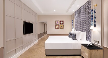 Grand Mercure Goa Candolim - An Accor Hotels Brand Room Type - Club Suite with Private Jacuzzi, Balcony & Bathtub