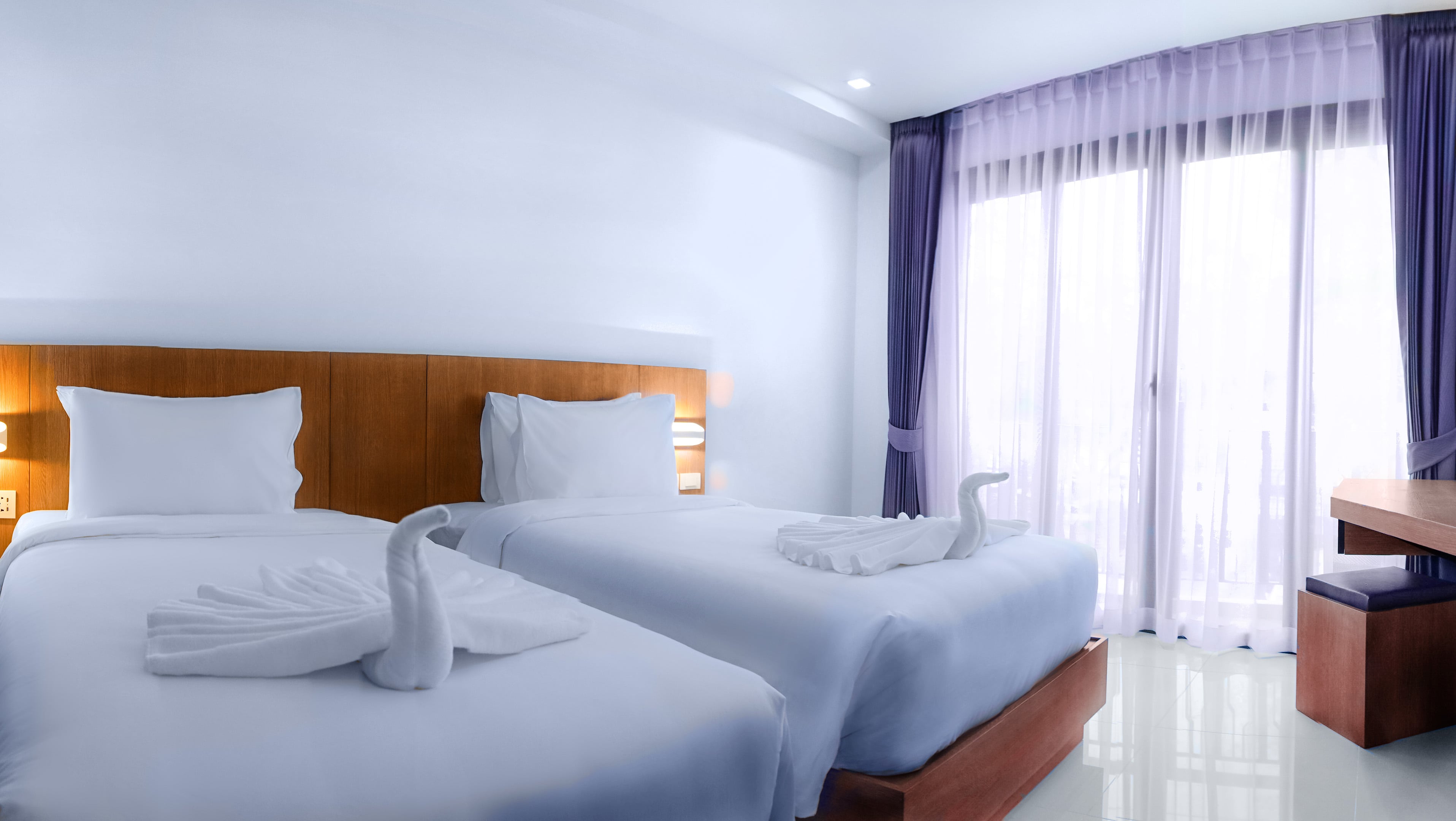 Phoenix Karon Beach Hotel - Tap to explore photos