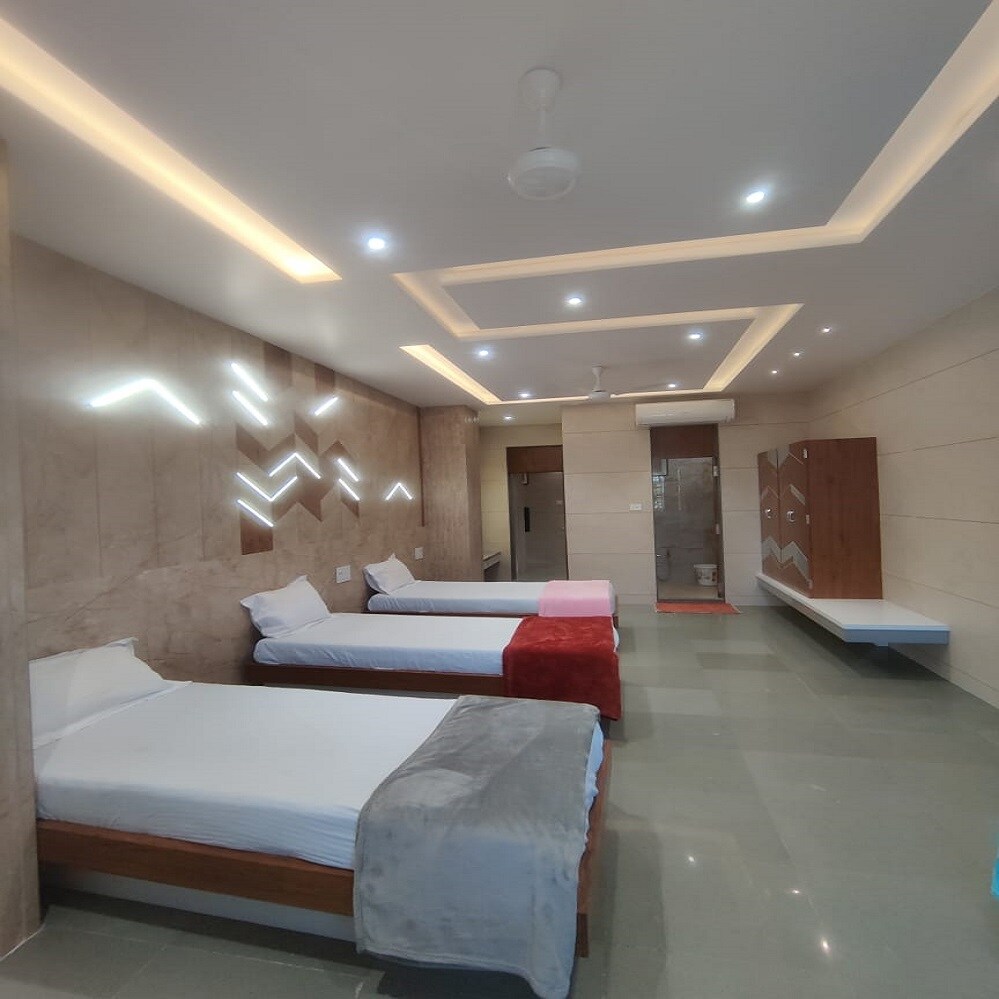 Hotel Suvarn Deep Lodge - Tap to explore photos