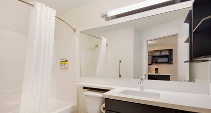 Candlewood Suites Rogers-Bentonville Room Type - 1 King Bed Studio Suite