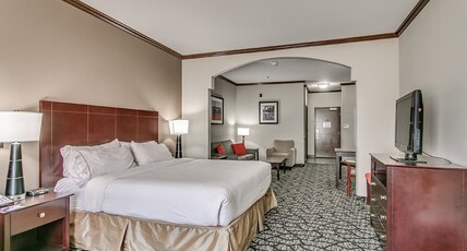 Holiday Inn Express & Suites LUBBOCK SOUTH Room Type - 1 King Bed Suite Additional Living Area