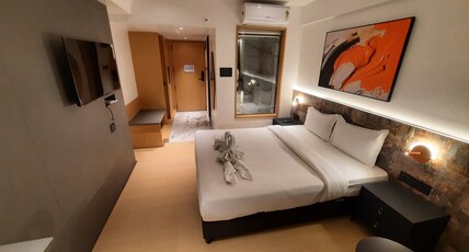 Magnus Lxia Premier, Kalyani Nagar Room Type - Premium Suite Room with Balcony
