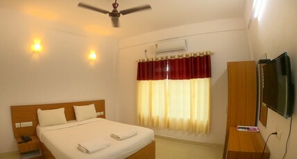 Balakrishna Residency | Guruvayoor West Nada View Room Type - Standard AC