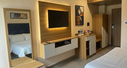 Ghat View - Hotel Ram villa Room Type - Deluxe Room