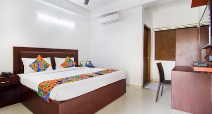 FabHotel Limestone Suites - 750m from Yashoda Hospitals, Somajiguda Room Type - Deluxe Room