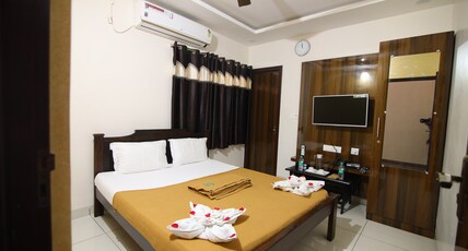 Sri Murugan Residency Room Type - Deluxe AC room