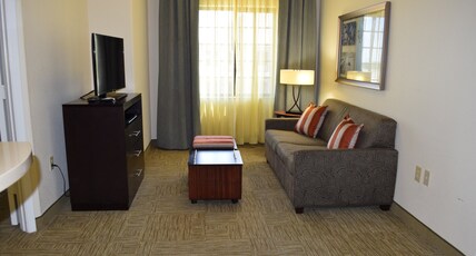 Staybridge Suites HOUSTON STAFFORD - SUGAR LAND Room Type - 1 Qn 1 Dbl 2 Bedroom Ste Comm Mobil Tub