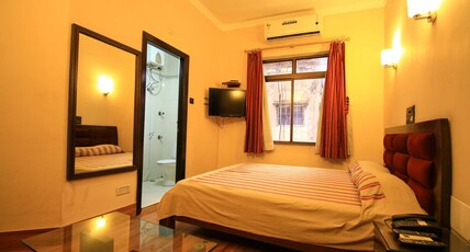 Hotel Himalay Room Type - AC Deluxe Room Classic