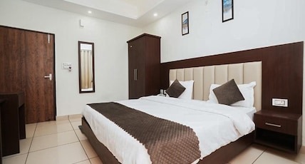Hotel The 7 Seas AIIMS Rishikesh Room Type - Elegant Room with balcony and Mountain view Hotel The 7 Seas AIIMS Rishikesh Room Type - Elegant Room with balcony and Mountain view