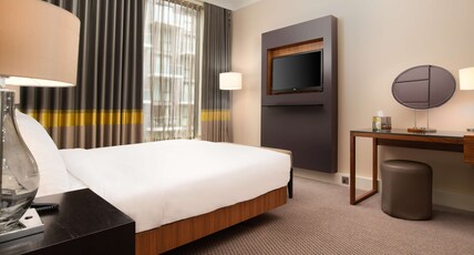 Hilton London Wembley Room Type - KING CORNER ONE BEDRM STE