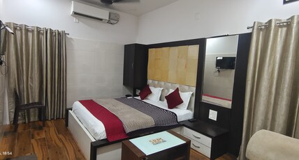 SRM Guest Inn Room Type - Deluxe Room