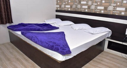 HOTEL QADRI Room Type - Ac 4 Persons Bed Room
