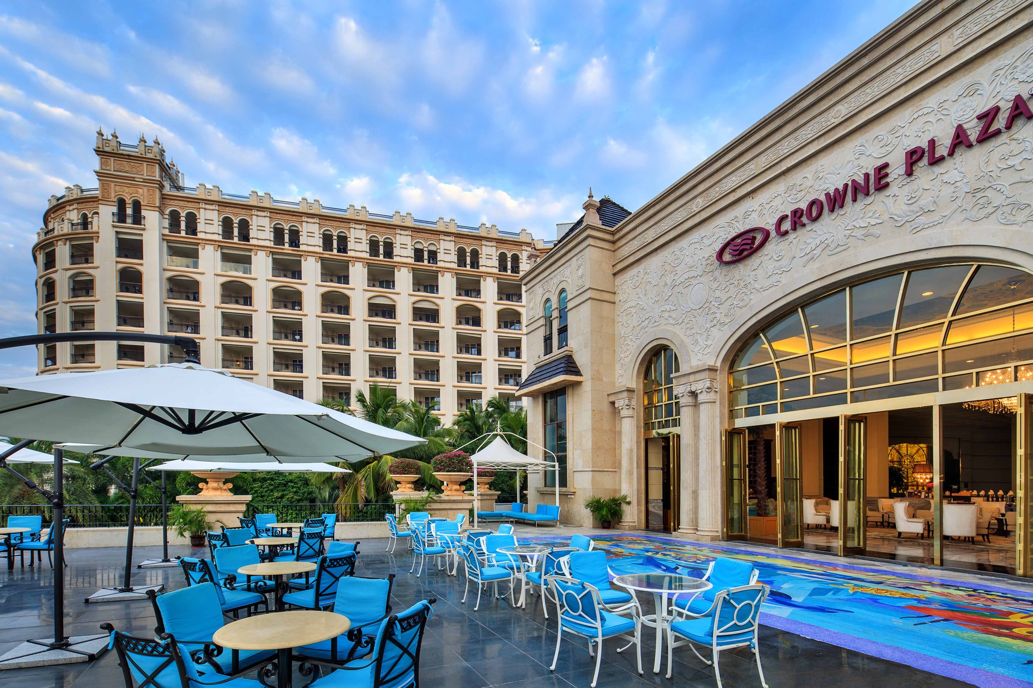 Crowne Plaza RESORT SANYA BAY - Tap to explore photos