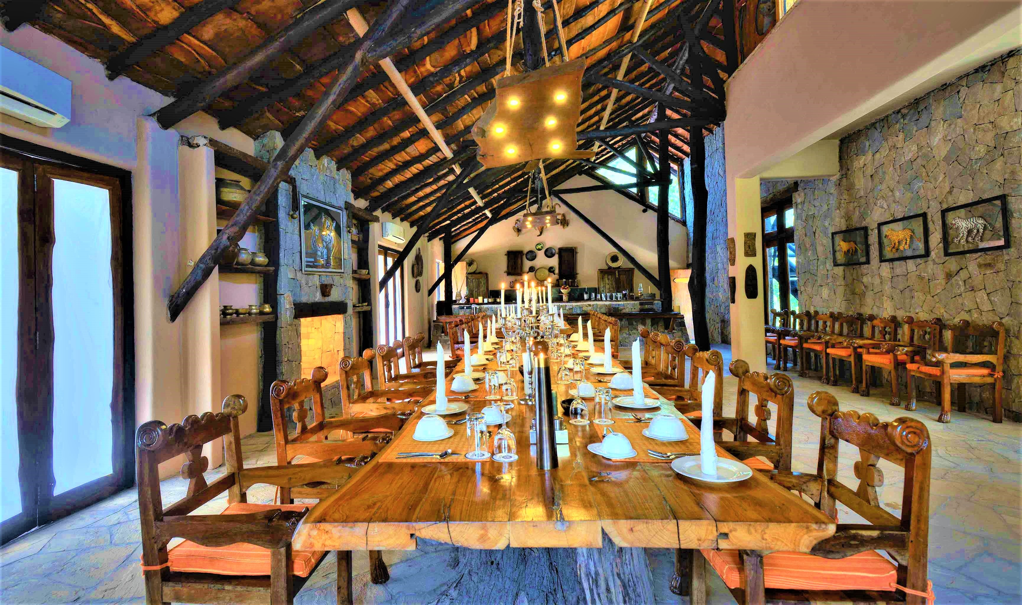 Kanha Earth Lodge - Tap to explore photos