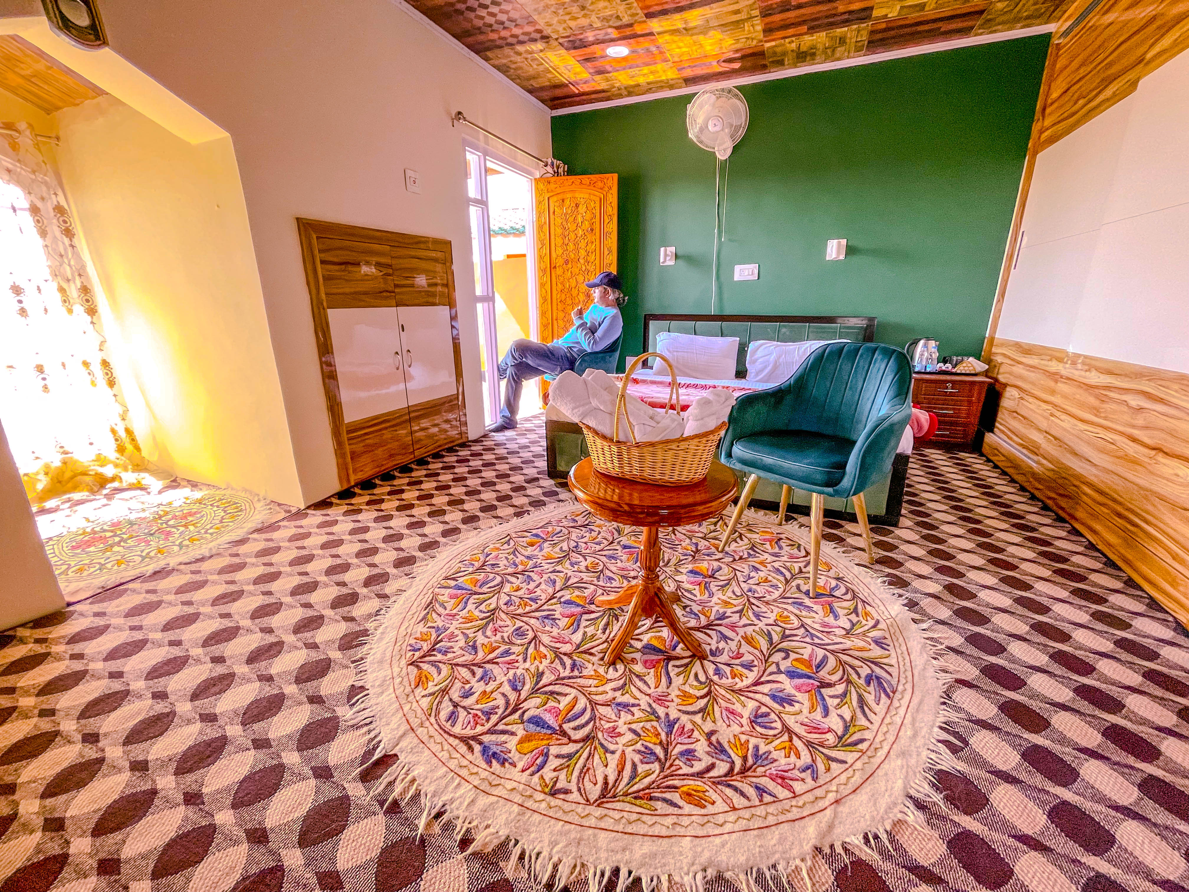 Leads Inn Narbal - Tap to explore photos