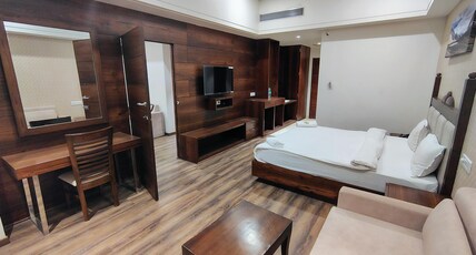 Hotel VS Imperial Room Type - Suite Room