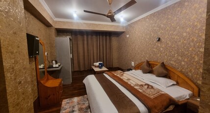 Hotel Poshimall Room Type - Super Deluxe Room Heating Blanket
