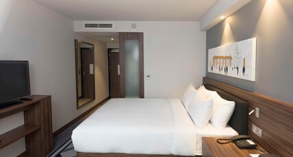 Hampton by Hilton Poznan Old Town Room Type - QUEEN ROOM
