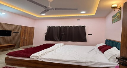 HOTEL AMAN INN CAFE AND RESTAURANT Room Type - Deluxe City View Room