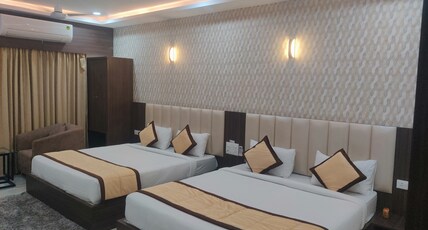 Hotel Shankar Datta Room Type - Premium Deluxe 4 Bed AC Room
