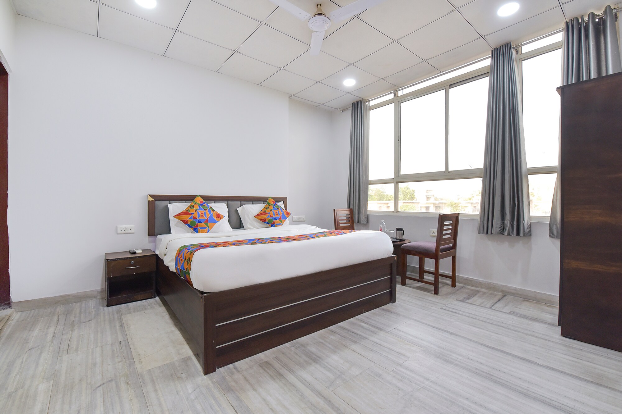FabHotel Connect - Vidhan Sabha - Tap to explore photos