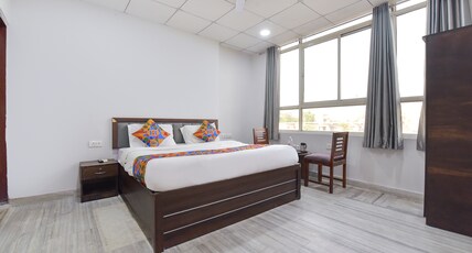 FabHotel Connect - Vidhan Sabha Room Type - Premium Room