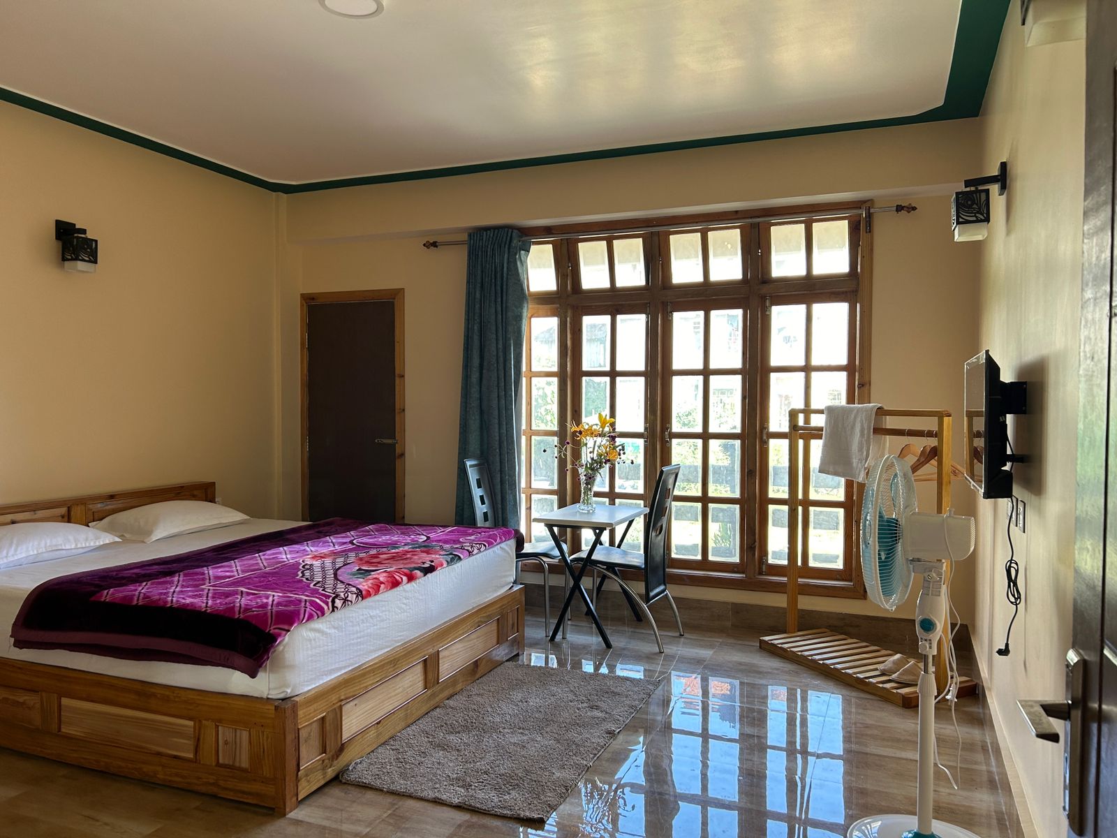 Hotel samaria - Tap to explore photos