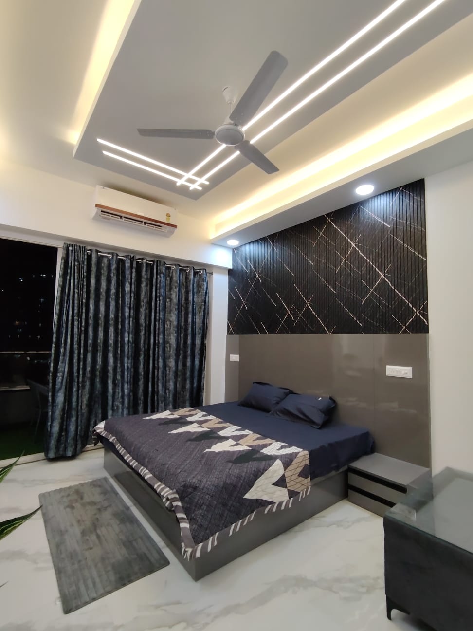 Mr Studio - Tap to explore photos