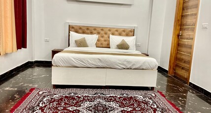 The Grand Suite Sec 122 Room Type - Deluxe Room