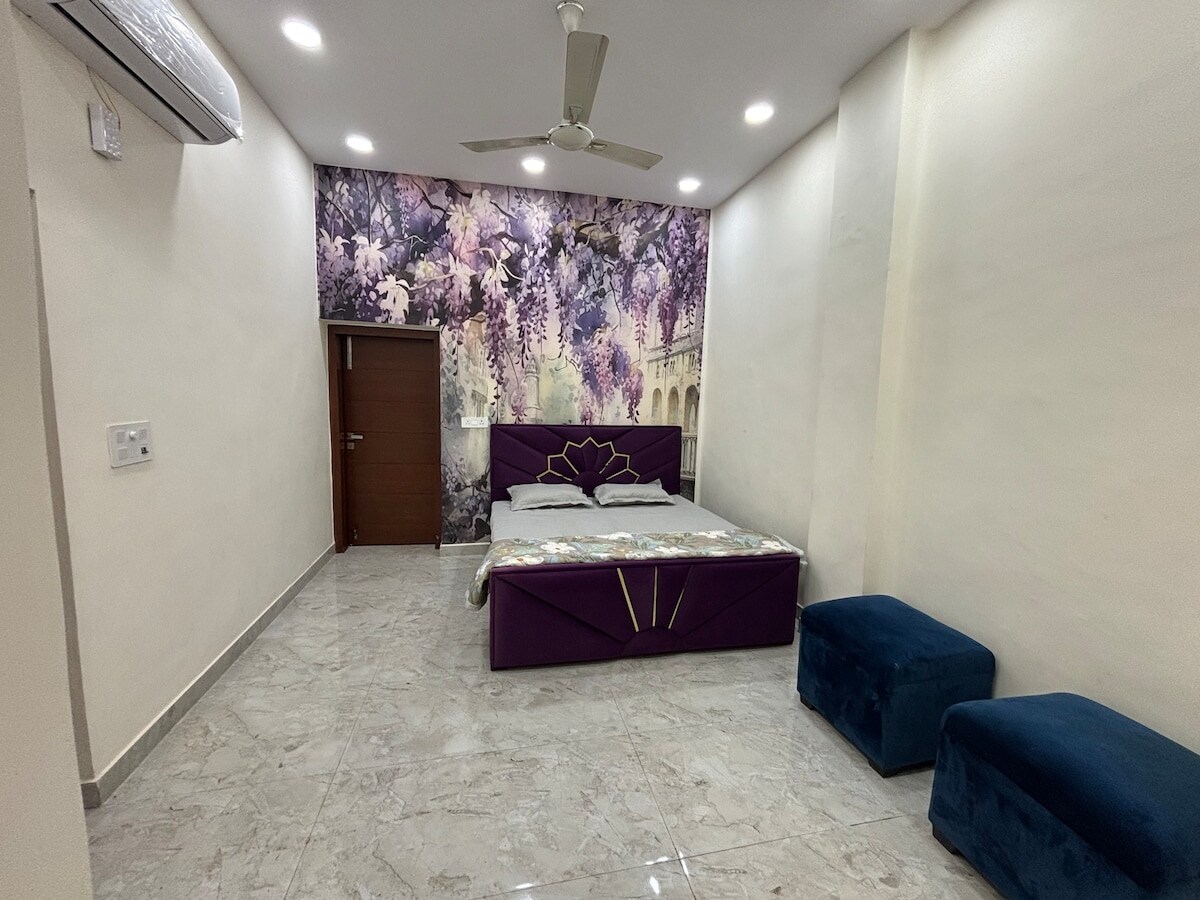 Trahes Lux Modern 4 BHK Near BLK Max Ganga Ram - Tap to explore photos