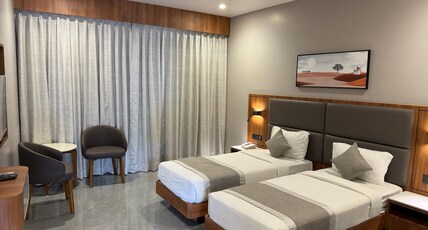Kostamar Beach Resort-40 Meters From Nagoa Beach Room Type - Royal Deluxe Twin Bed