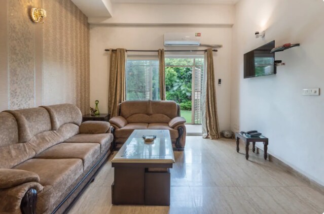 Lazy Bear Villa - Tap to explore photos