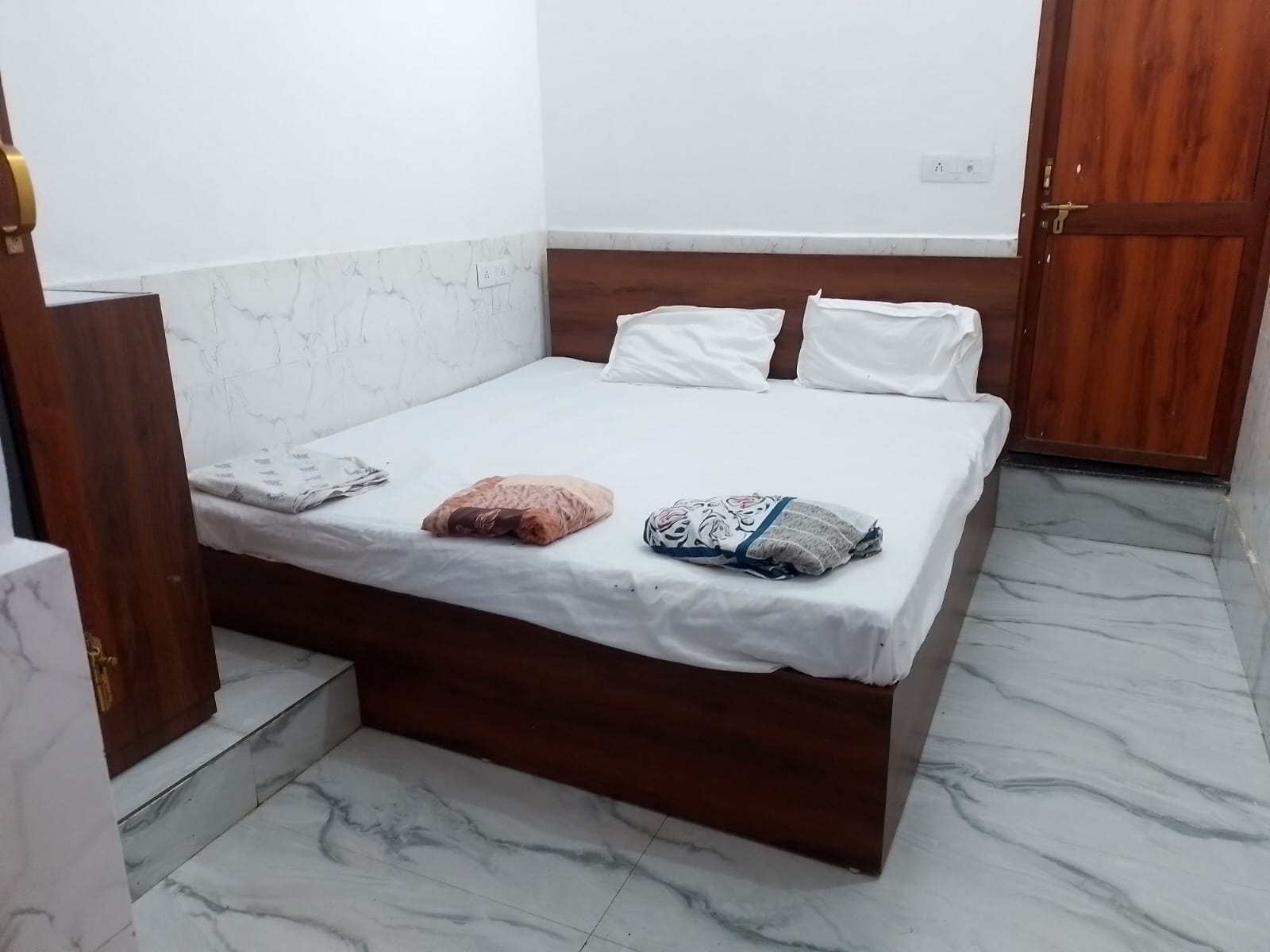 Shri Sitaram Guest House Near Ram Mandir (500mtr) - Tap to explore photos