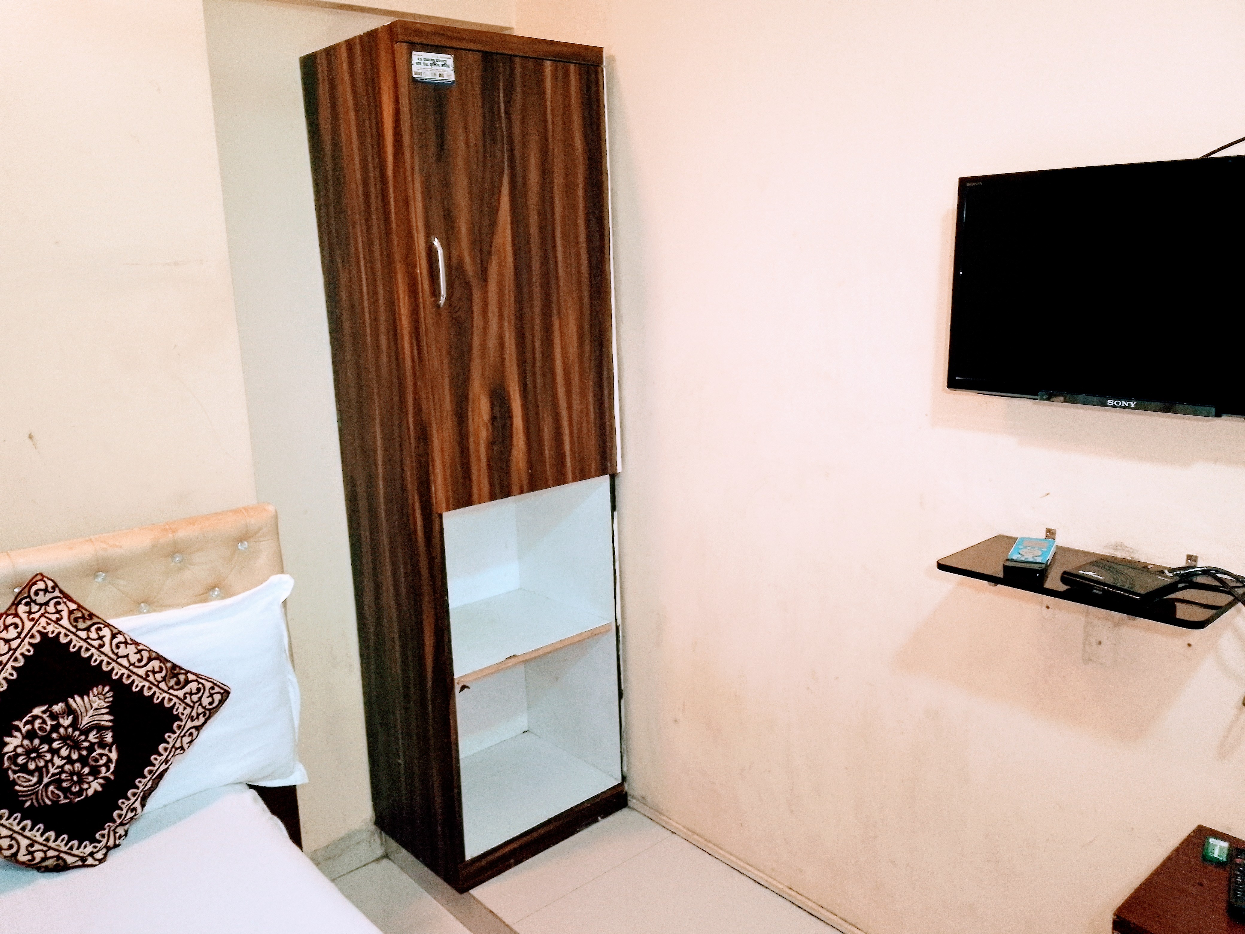 Hotel Talon - Tap to explore photos