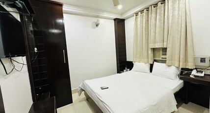 HOTEL VINAYAK INTERNATIONAL Room Type - Budget  Double Room