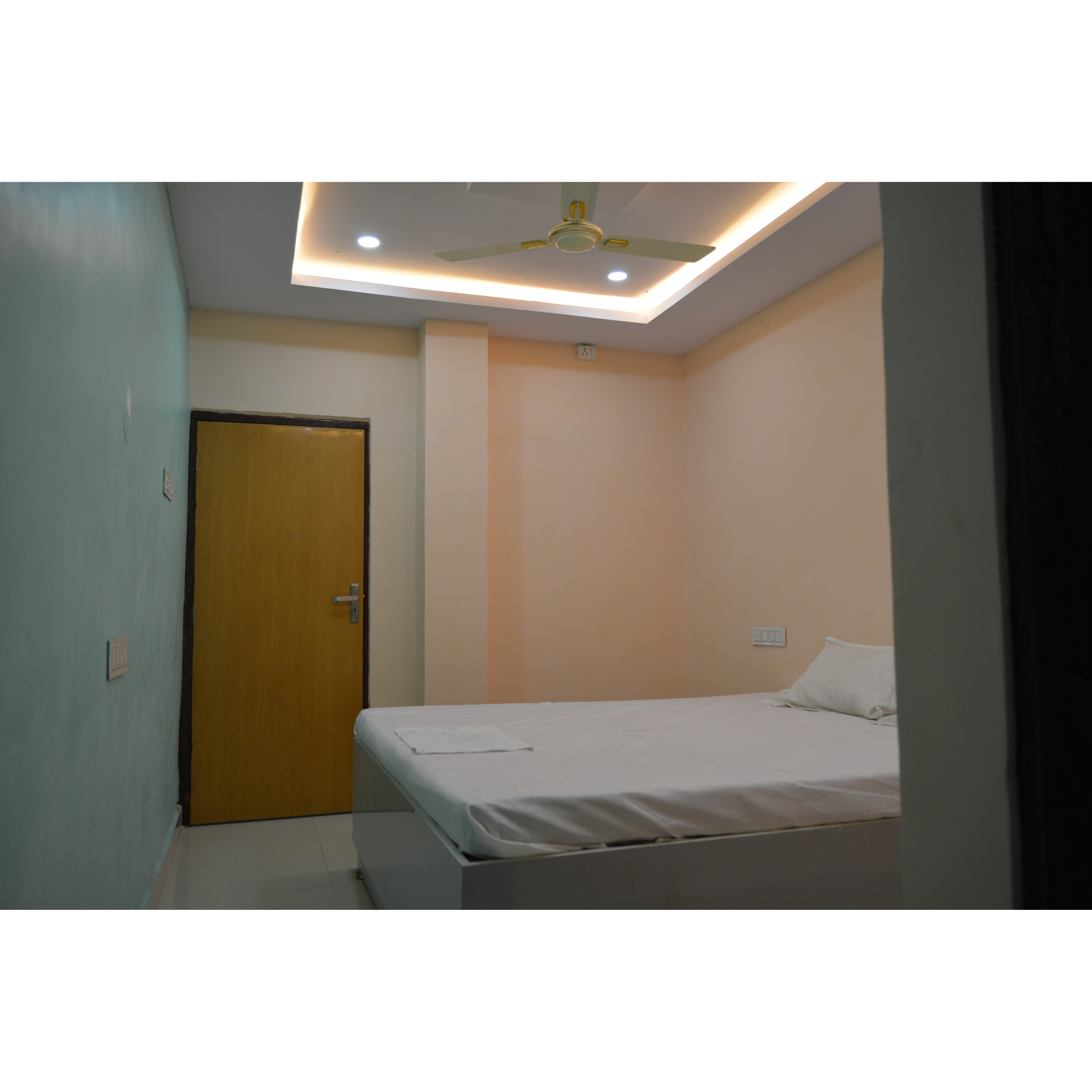 Hotel Ashish - Tap to explore photos