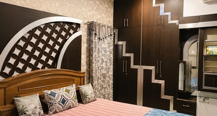 CHECKPOINT BACKPACKER Room Type - The Oak Room