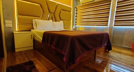 Anugraha Cruise Houseboats Room Type - 8 BEDROOM DELUXE EMPEROR PALACE ( ac timing 9.00 pm to 6.00 am) Anugraha Cruise Houseboats Room Type - 8 BEDROOM DELUXE EMPEROR PALACE ( ac timing 9.00 pm to 6.00 am)