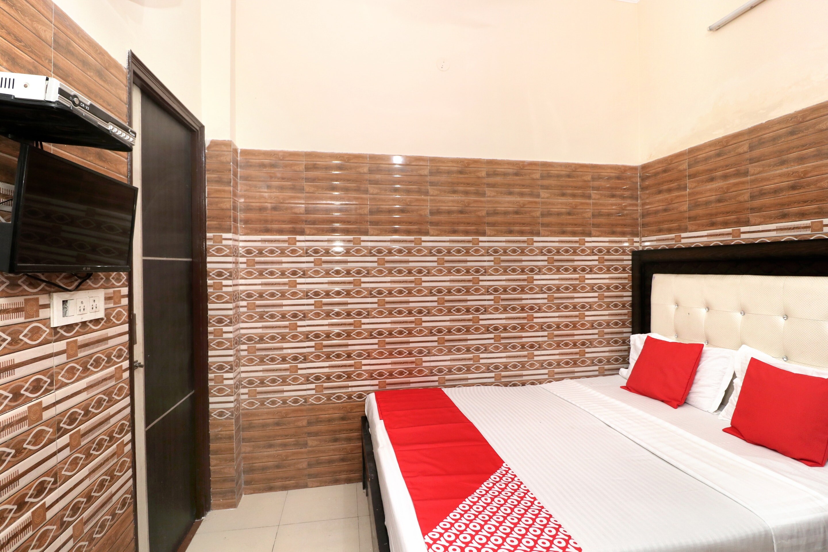 Hotel O Kapoor Residency - Tap to explore photos