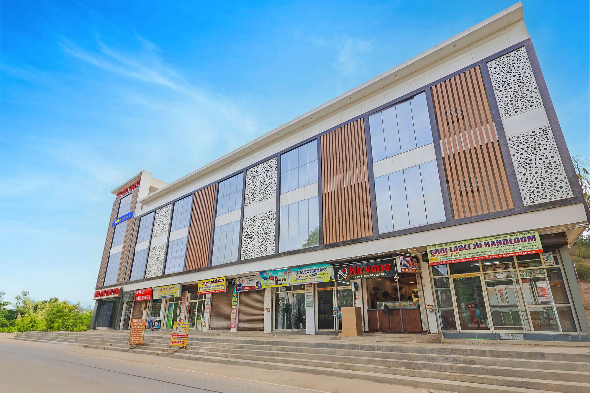 FabHotel Shri Hari Singh Dham - Tap to explore photos