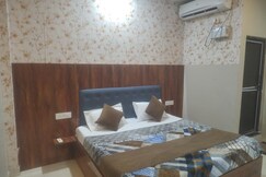 HOTEL DARSH & OM RESTURANT