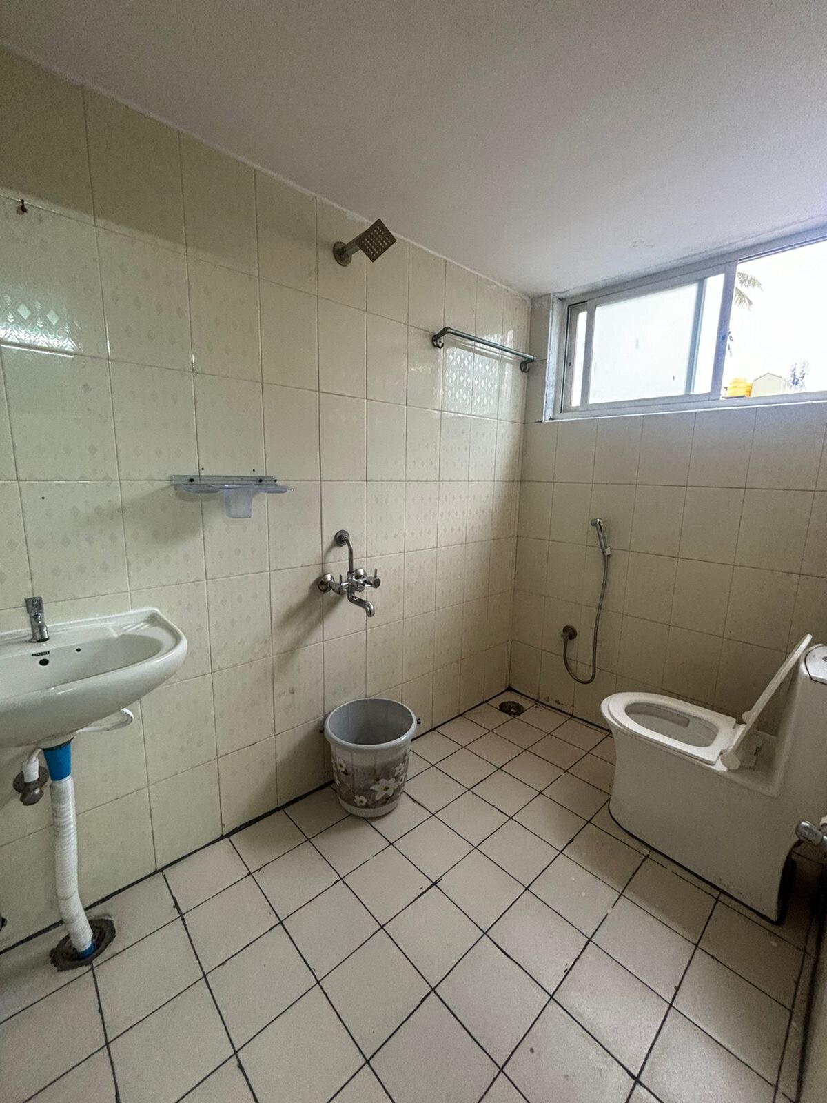 Formula 1 Homestay - Tap to explore photos