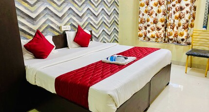 Hotel Shreeji Room Type - Deluxe Double Bed Room