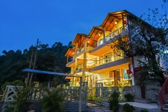 The Hoften Snowia Luxury Stay, Mukteshwar (Near Bhalugarh Waterfall)