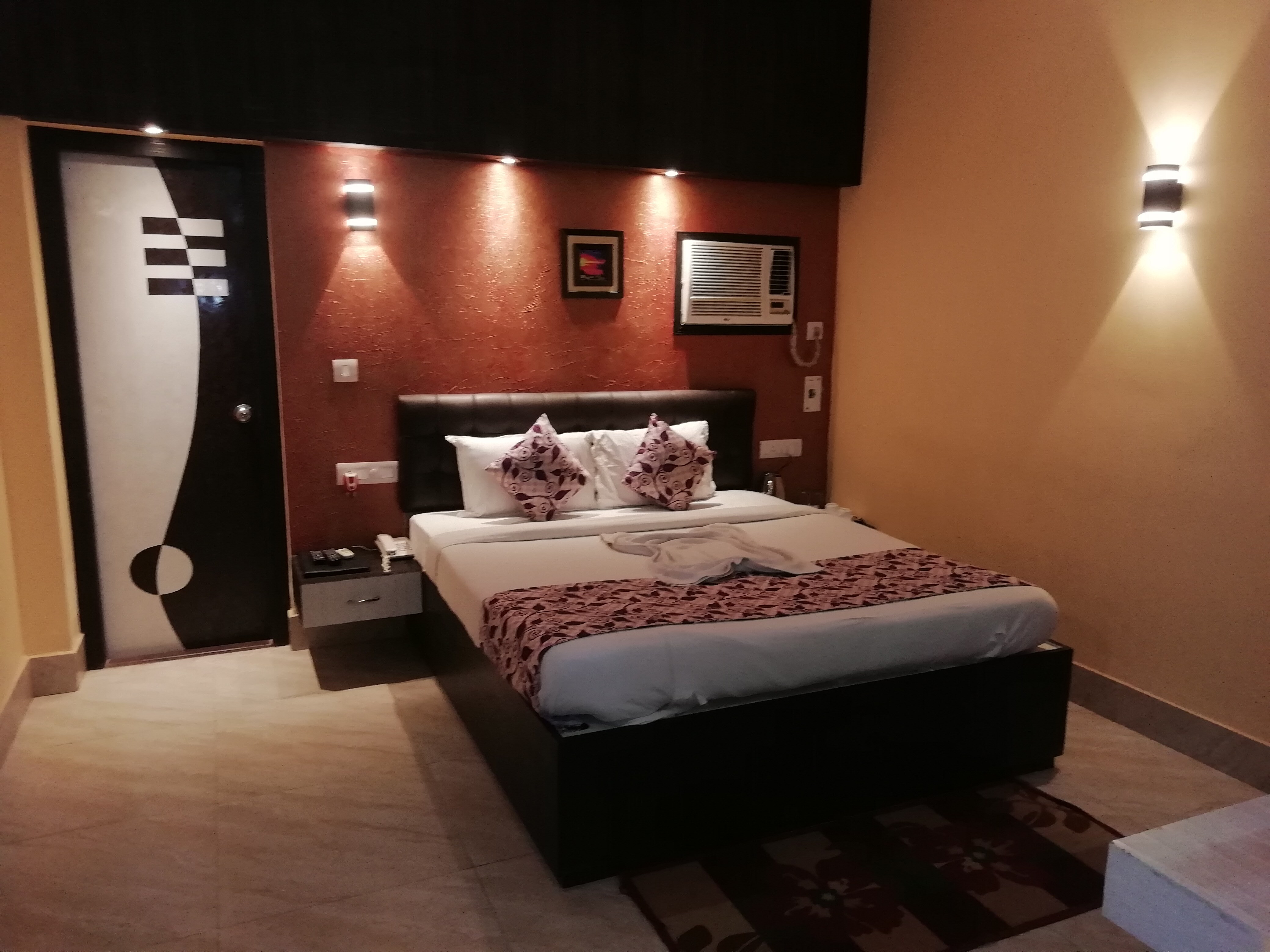 Hotel Shree Inn, Talasari - Tap to explore photos