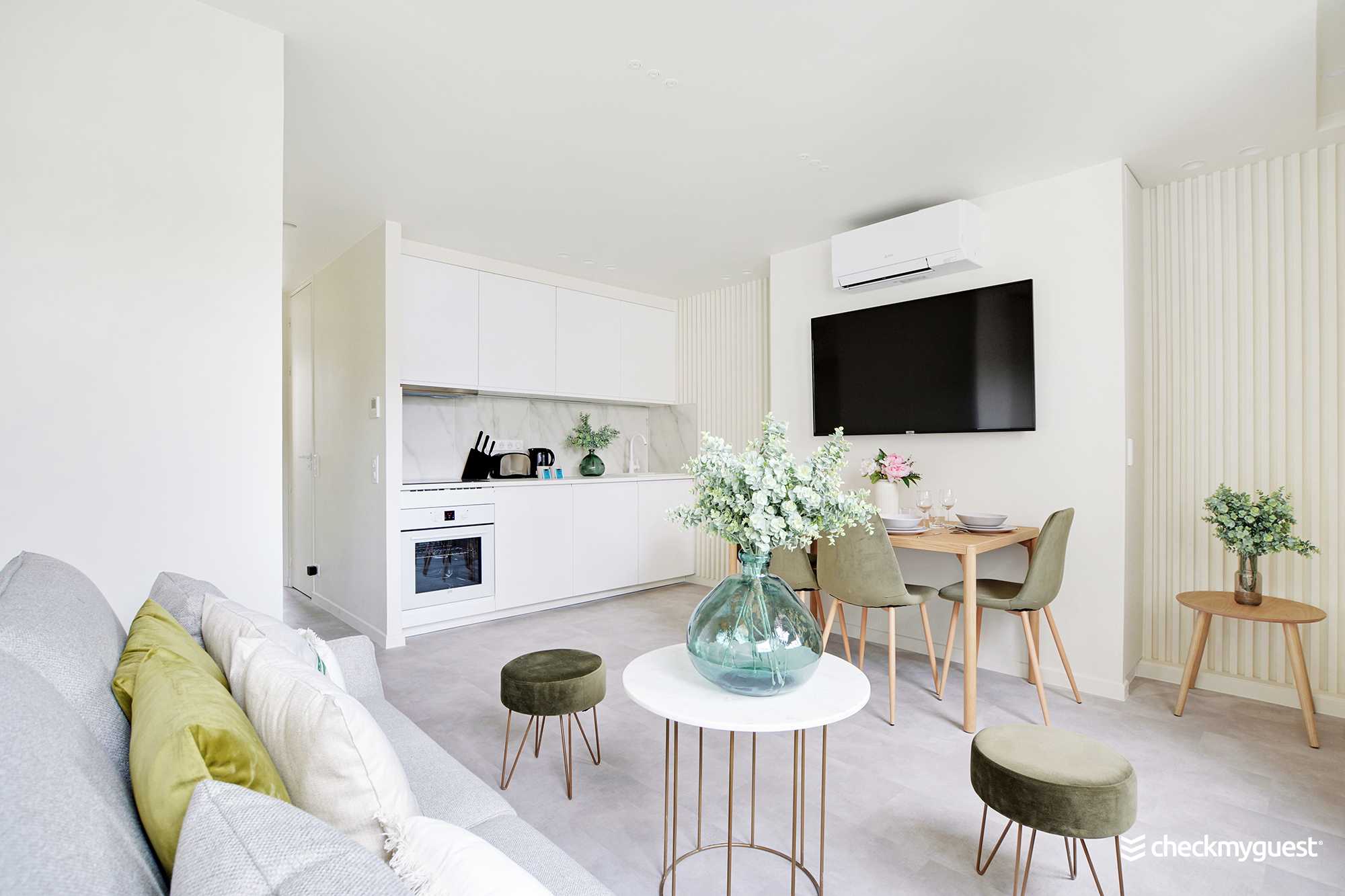 Charming apartment - 1BR/4P -Champs Elysees - Tap to explore photos